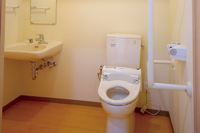 image_wash_toilet.jpg